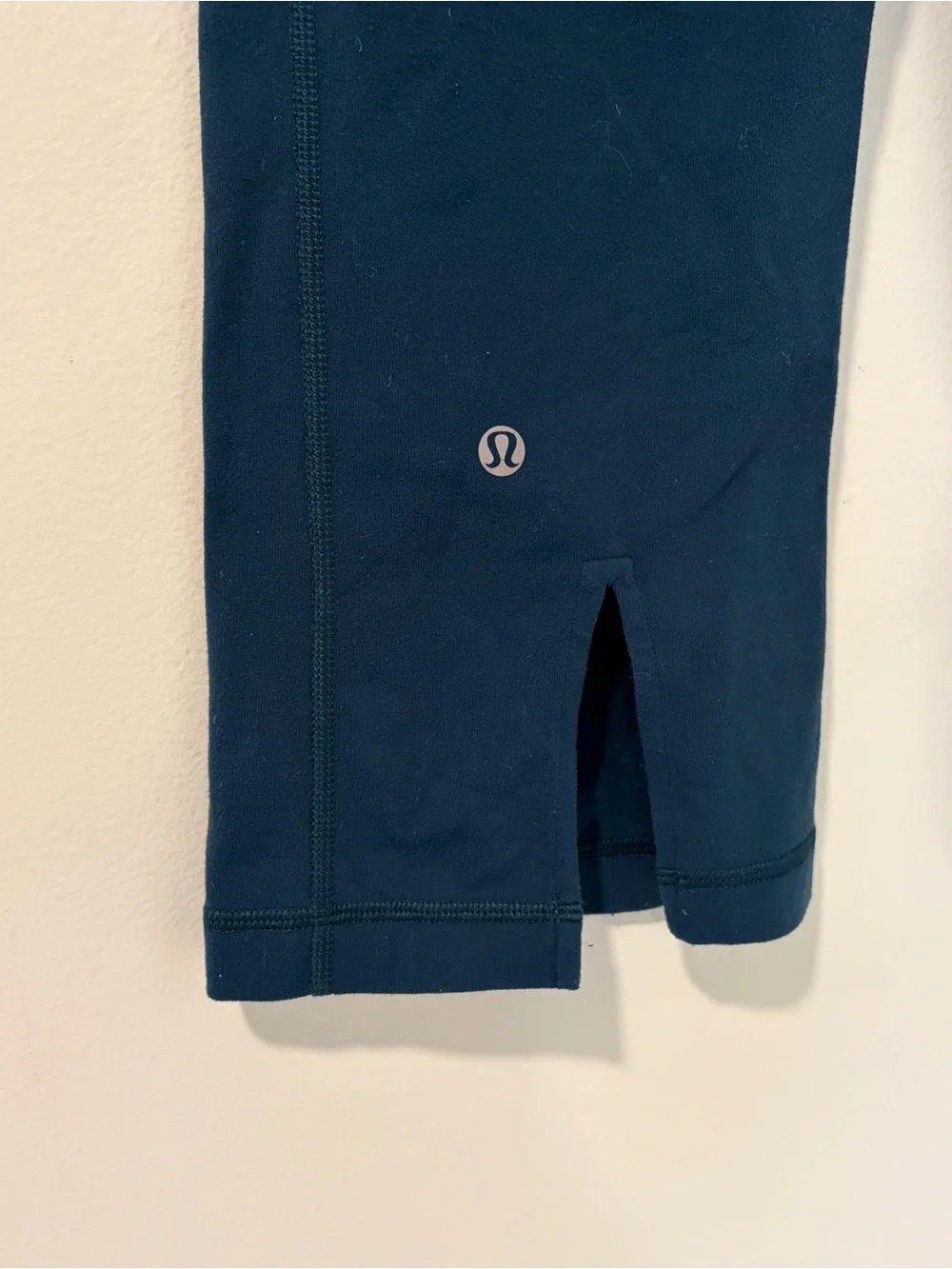 Lululemon teal Cropped Leggings size 8